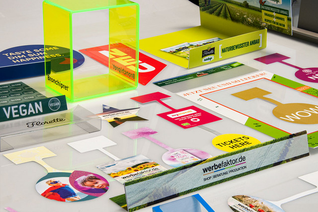 Musterpaket2 Das Bild zeigt verschiedene Artikel aus dem werbefaktor Musterpaket.