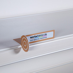 Bild von einer Regalblende mit Regalstopper